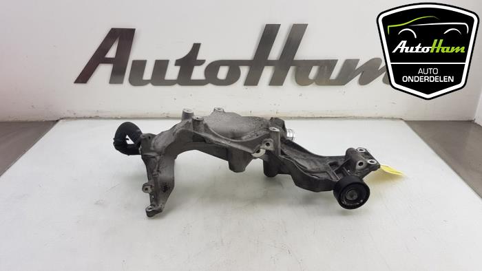 Usagé Support dynamo bas Mercedes A (W176) 2.2 A-200 CDI, A-200d 16V Prix € 25,00 Règlement à la marge proposé par AutoHam