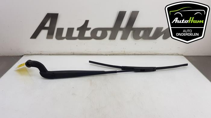 Front wiper arm from a Land Rover Range Rover Sport (LS) 2.7 TDV6 24V 2008