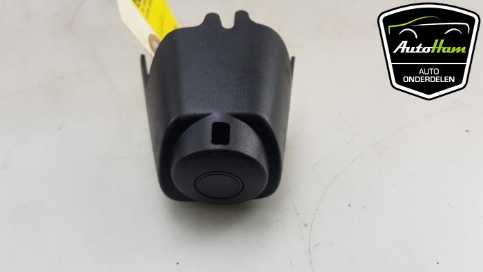 PDC Sensor from a Nissan Qashqai (J11) 1.2 DIG-T 16V 2018