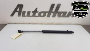 Usagé Kit amortisseur gaz hayon Mitsubishi Colt (Z2/Z3) 1.3 16V Prix € 20,00 Règlement à la marge proposé par AutoHam