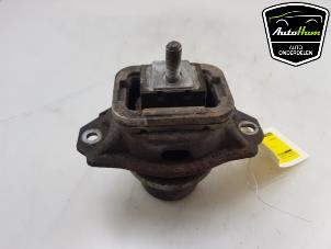 Used Engine mount Landrover Discovery IV (LAS) 3.0 SD V6 24V Price € 25,00 Margin scheme offered by AutoHam