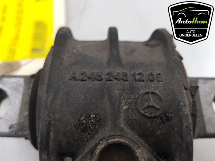 Gearbox mount from a Mercedes-Benz A (W176) 1.8 A-180 CDI 16V Autom. 2012