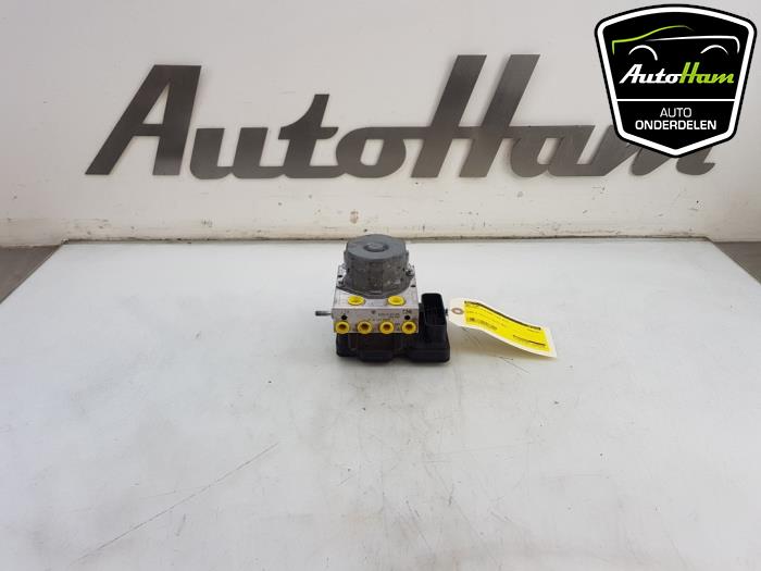 Begagnade ABS-pump Mercedes A (W176) 1.8 A-180 CDI 16V Autom. Pris € 60,00 Marginaltabell erbjuds av AutoHam