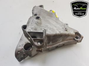Engine mount from a Audi A3 Limousine (8VS/8VM) 1.5 35 TFSI 16V 2020