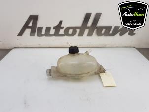 Used Expansion vessel Renault Master IV (MA/MB/MC/MD/MH/MF/MG/MH) 2.3 dCi 16V Price € 20,00 Margin scheme offered by AutoHam