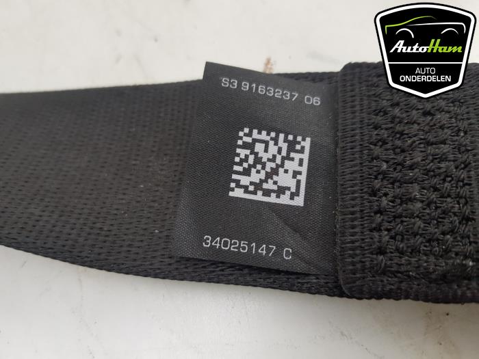Rear seatbelt, right from a BMW 5 serie (F10) 520d 16V 2013