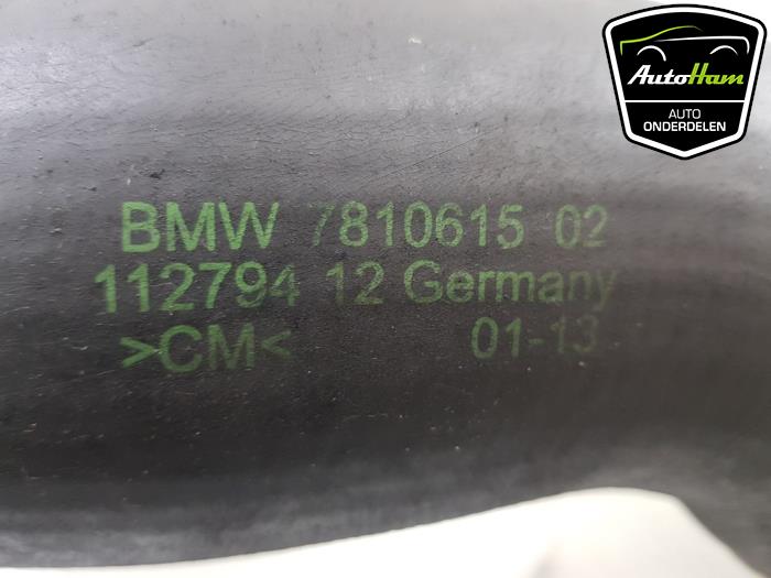 Turboschlauch van een BMW 5 serie (F10) 520d 16V 2013
