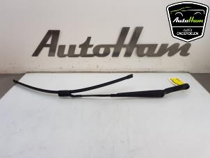 Used Front wiper arm Opel Astra J Sports Tourer (PD8/PE8/PF8) 1.4 Turbo 16V Price € 15,00 Margin scheme offered by AutoHam