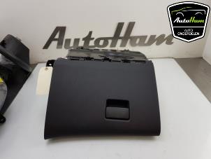Usagé Boîte à gants Opel Astra J Sports Tourer (PD8/PE8/PF8) 1.4 Turbo 16V Prix € 35,00 Règlement à la marge proposé par AutoHam
