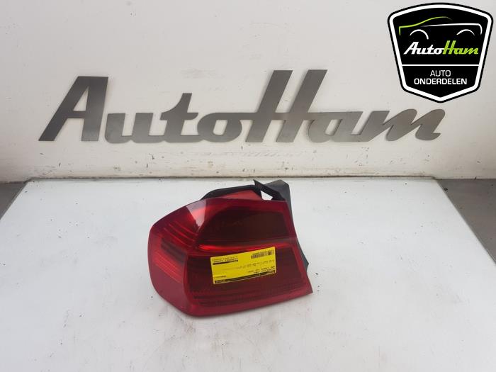 Taillight, left from a BMW 3 serie (E90) 316i 16V 2008