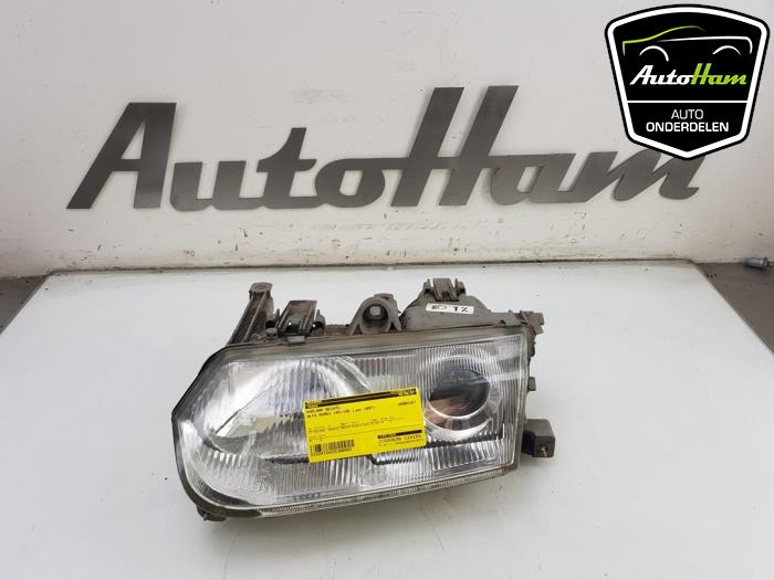 Używane Reflektor prawy Alfa Romeo 146 (930B) 1.6 ie Cena € 50,00 Procedura marży oferowane przez AutoHam