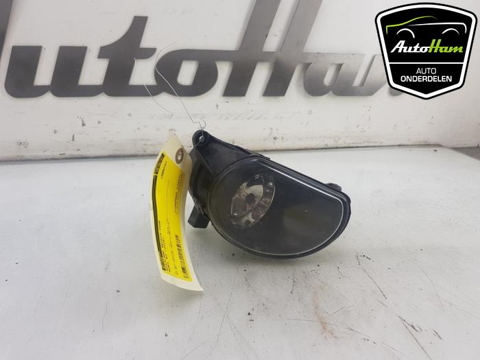 Fog light, front right from a Audi A3 (8P1) 2.0 16V FSI 2005