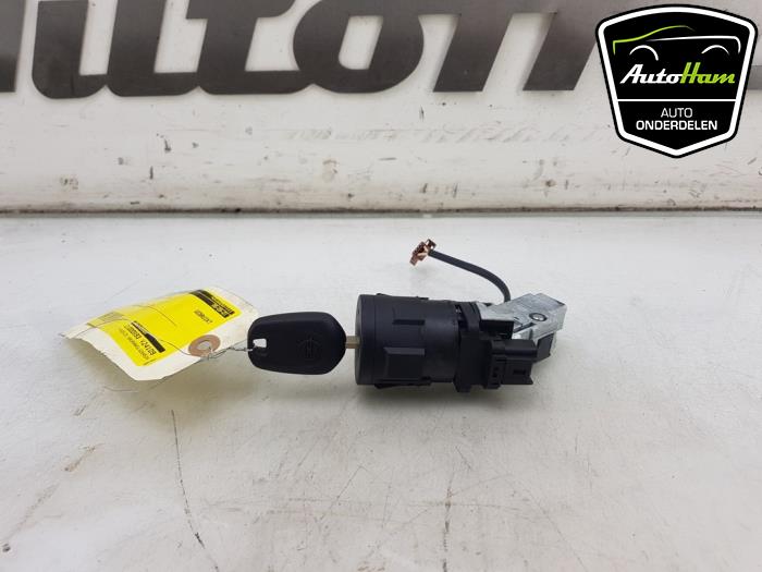 Ignition lock + key from a Opel Corsa F (UB/UH/UP) 1.2 Turbo 12V 100 2020