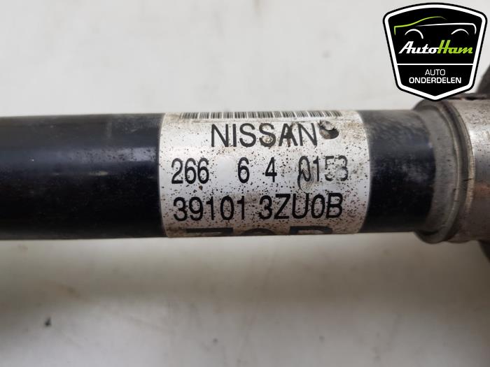 Arbre de transmission avant gauche d'un Nissan Pulsar (C13) 1.2 12V DIG-T 2017