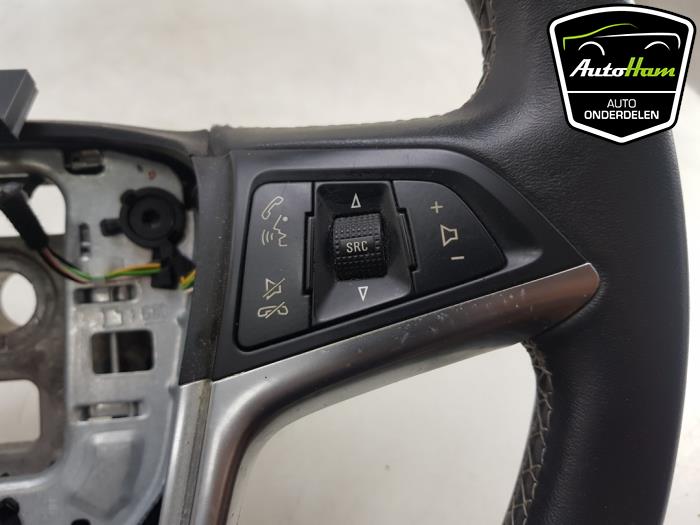 Volant d'un Opel Meriva 1.4 Turbo 16V ecoFLEX 2015