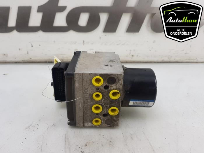 ABS-pump från en Volkswagen Passat Variant (3C5) 2.0 Blue TDI 16V 2010