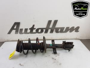 Used Front shock absorber, right Renault Captur (2R) 1.2 TCE 16V EDC Price € 40,00 Margin scheme offered by AutoHam