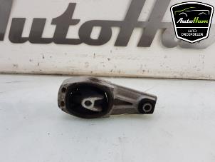Used Gearbox mount Peugeot 2008 (CU) 1.2 12V e-THP PureTech 110 Price € 20,00 Margin scheme offered by AutoHam