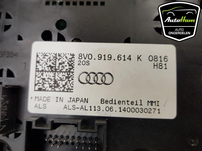 Unidad de control multimedia de un Audi A3 Sportback (8VA/8VF) 1.6 TDI Ultra 16V 2014