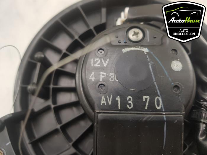 Heating and ventilation fan motor from a Suzuki Swift (ZA/ZC/ZD) 1.2 16V 2012