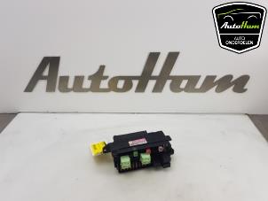 Usagé Porte fusible Mini Mini (R56) 1.6 16V Cooper Prix € 25,00 Règlement à la marge proposé par AutoHam