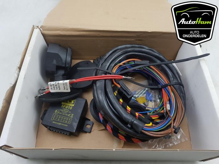 Towbar wiring kit from a Skoda Rapid Spaceback 1.2 HTP 12V 2015