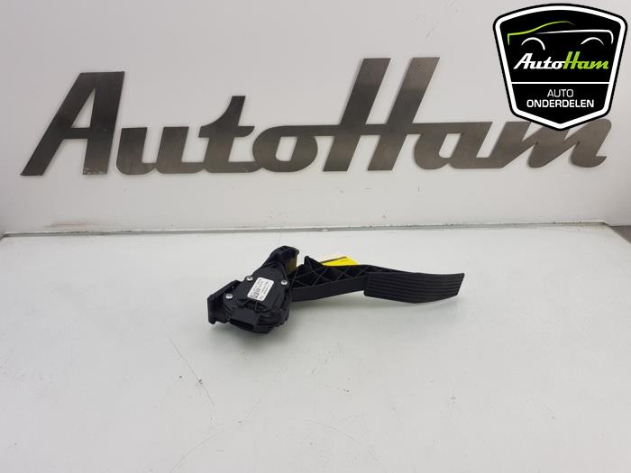 Accelerator pedal from a Opel Astra K Sports Tourer 1.0 Turbo 12V 2017