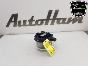 Usagé Moteur de ventilation chauffage Opel Astra K Sports Tourer 1.0 Turbo 12V Prix € 40,00 Règlement à la marge proposé par AutoHam