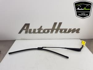 Used Front wiper arm Opel Astra K Sports Tourer 1.0 Turbo 12V Price € 15,00 Margin scheme offered by AutoHam