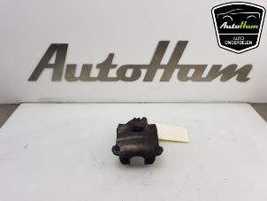 Used Front brake calliper, left Opel Astra K Sports Tourer 1.0 Turbo 12V Price € 40,00 Margin scheme offered by AutoHam