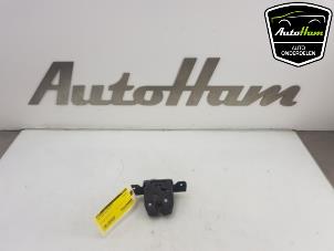 Usagé Mécanique de verrouillage hayon Opel Karl 1.0 12V Prix € 25,00 Règlement à la marge proposé par AutoHam