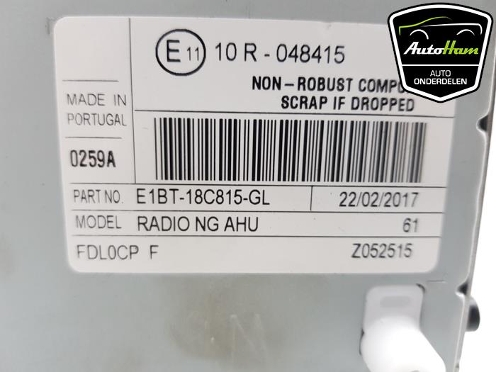 Reproductor de CD y radio de un Ford Fiesta 6 (JA8) 1.0 EcoBoost 12V 100 2017