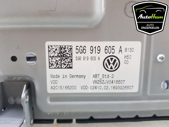 Controlador de pantalla multimedia de un Volkswagen Polo VI (AW1) 1.0 TSI 12V 2018