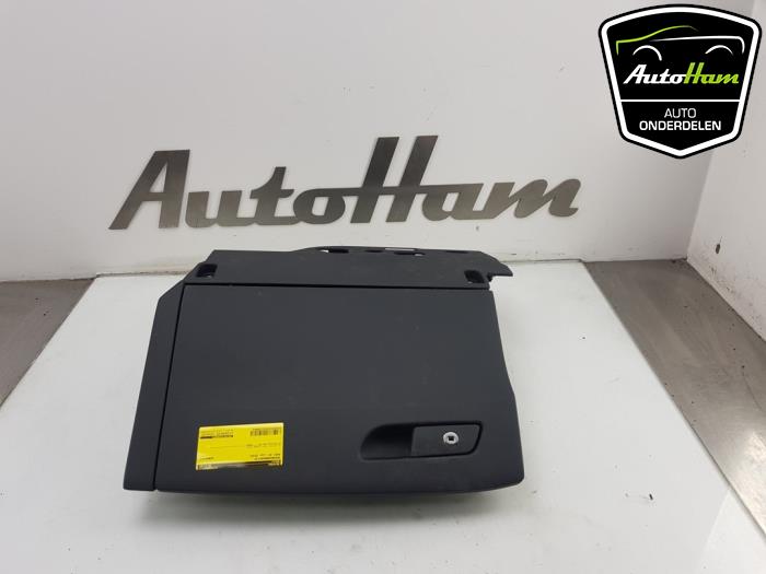 Begagnade Handskfack Audi A4 Avant (B9) 2.0 40 T MHEV 16V Pris € 30,00 Marginaltabell erbjuds av AutoHam