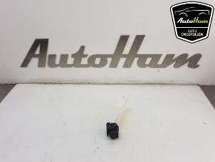Używane Przelacznik hamulca postojowego Audi A4 Avant (B9) 2.0 40 T MHEV 16V Cena € 20,00 Procedura marży oferowane przez AutoHam