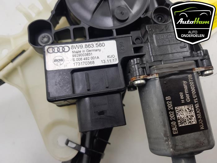 Engine luggage coverage left from a Audi A4 Avant (B9) 2.0 40 T MHEV 16V 2018