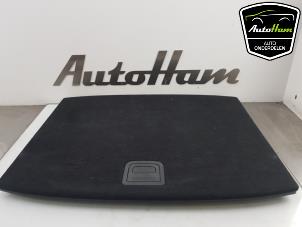 Usagé Plaque sol coffre Audi A4 Avant (B9) 2.0 40 T MHEV 16V Prix € 75,00 Règlement à la marge proposé par AutoHam