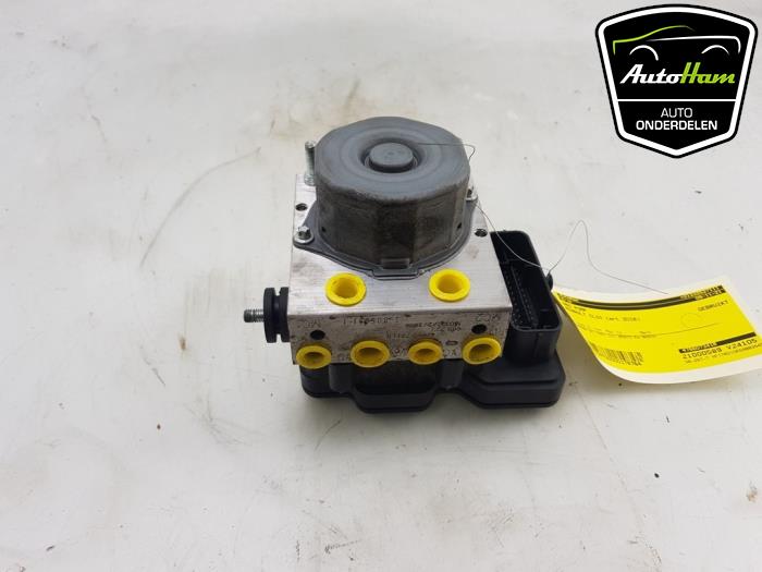 ABS pump from a Renault Clio IV Estate/Grandtour (7R) 1.5 Energy dCi 110 FAP 2018