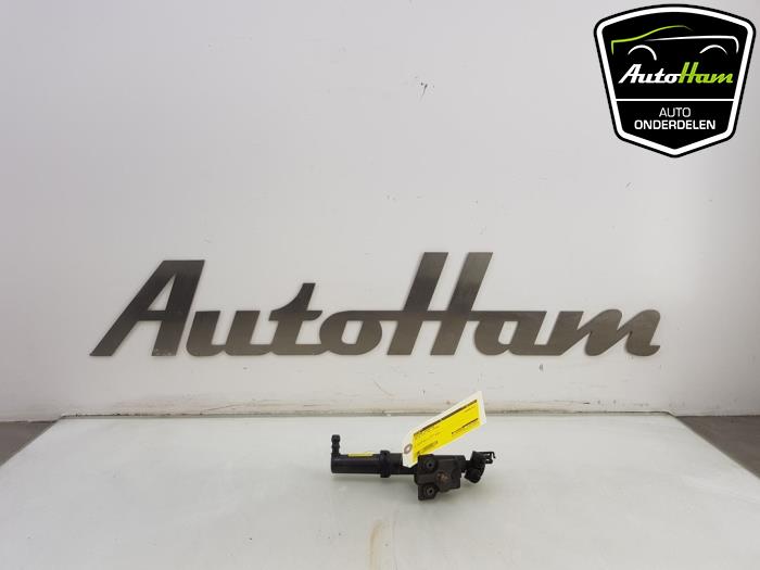 Używane Spryskiwacz reflektorów Volvo C70 (MC) 2.4 20V Cena € 25,00 Procedura marży oferowane przez AutoHam