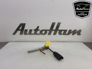 Used Seatbelt tensioner, right Renault Megane III Grandtour (KZ) 1.4 16V TCe 130 Price € 40,00 Margin scheme offered by AutoHam