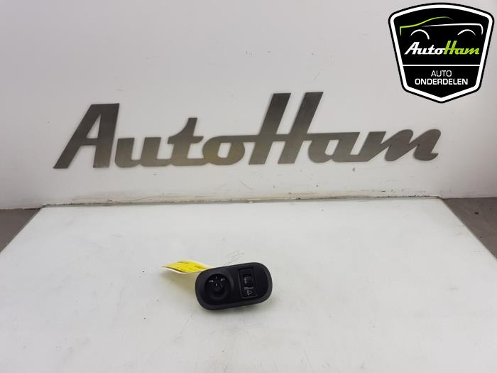 Używane Przelacznik lusterka Citroen C4 Cactus (0B/0P) 1.2 PureTech 82 12V Cena € 15,00 Procedura marży oferowane przez AutoHam