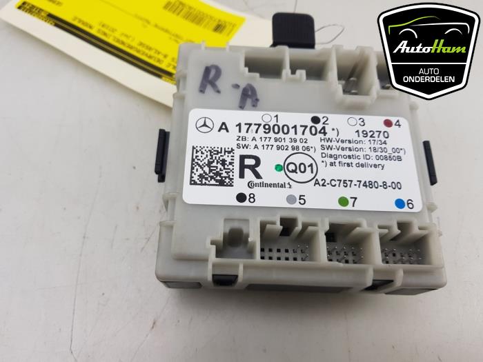 Central door locking module from a Mercedes-Benz B (W247) 1.3 B-200 Turbo 16V 2019