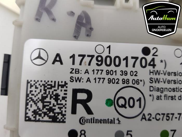 Central door locking module from a Mercedes-Benz B (W247) 1.3 B-200 Turbo 16V 2019