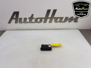 Używane Modul USB Mercedes B (W247) 1.3 B-200 Turbo 16V Cena € 20,00 Procedura marży oferowane przez AutoHam