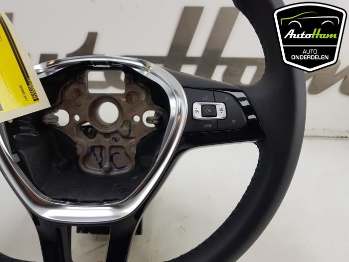 Steering wheel from a Volkswagen Polo VI (AW1) 1.0 TSI 12V 2021