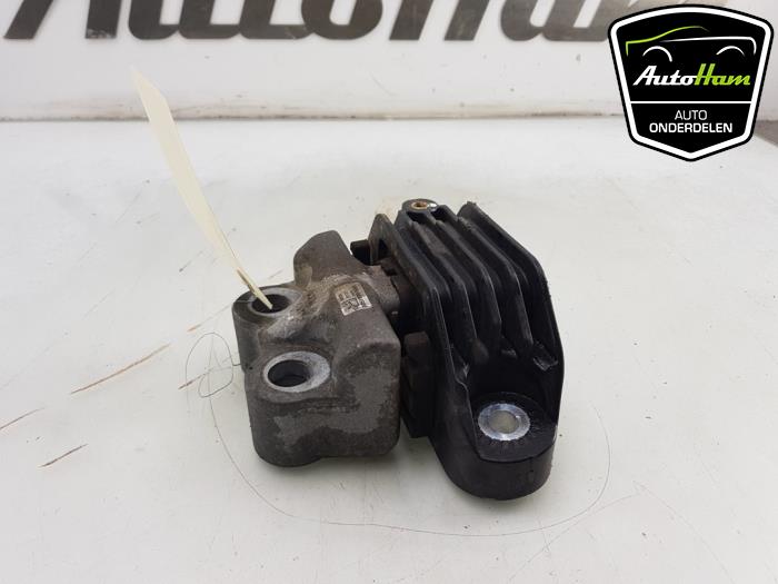 Gearbox mount from a Fiat 500X (334) 1.6 E-torq 16V 2016