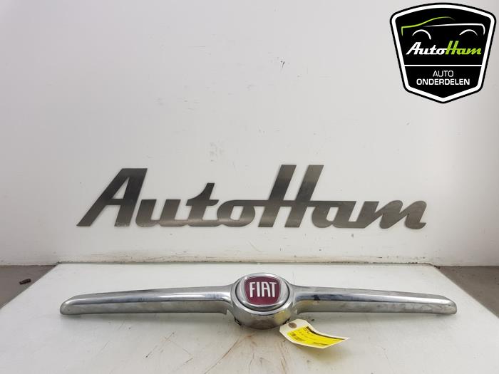 Używane Grill Fiat 500X (334) 1.6 E-torq 16V Cena € 50,00 Procedura marży oferowane przez AutoHam