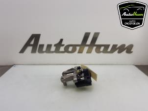 Used Rear brake calliper, left Volkswagen T-Roc 1.5 TSI Evo BMT 16V Price on request offered by AutoHam