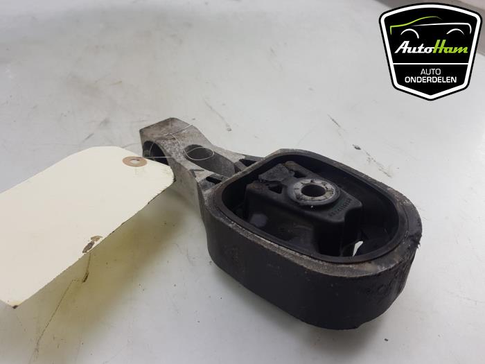 Engine mount from a Opel Corsa F (UB/UH/UP) 1.2 Turbo 12V 100 2020