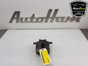 Used Front brake calliper, right Kia Stonic (YB) 1.6 CRDi VGT 16V Price € 50,00 Margin scheme offered by AutoHam